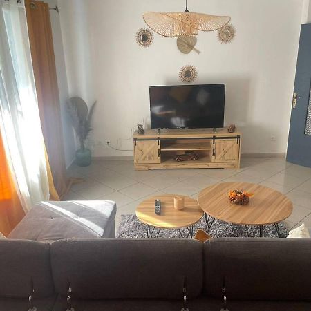Appartement Proche Gare Tgv Nîmes Exterior foto