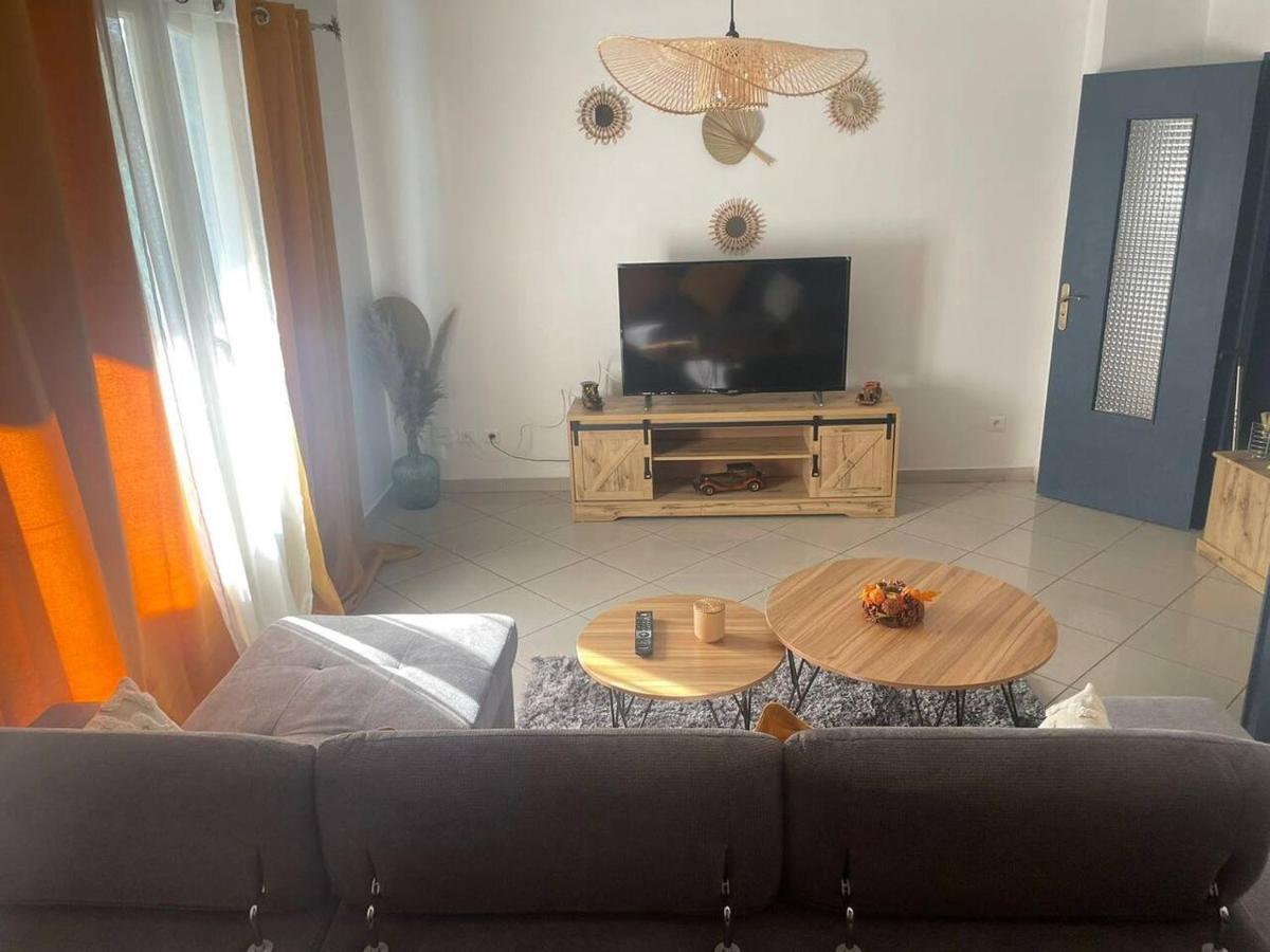 Appartement Proche Gare Tgv Nîmes Exterior foto